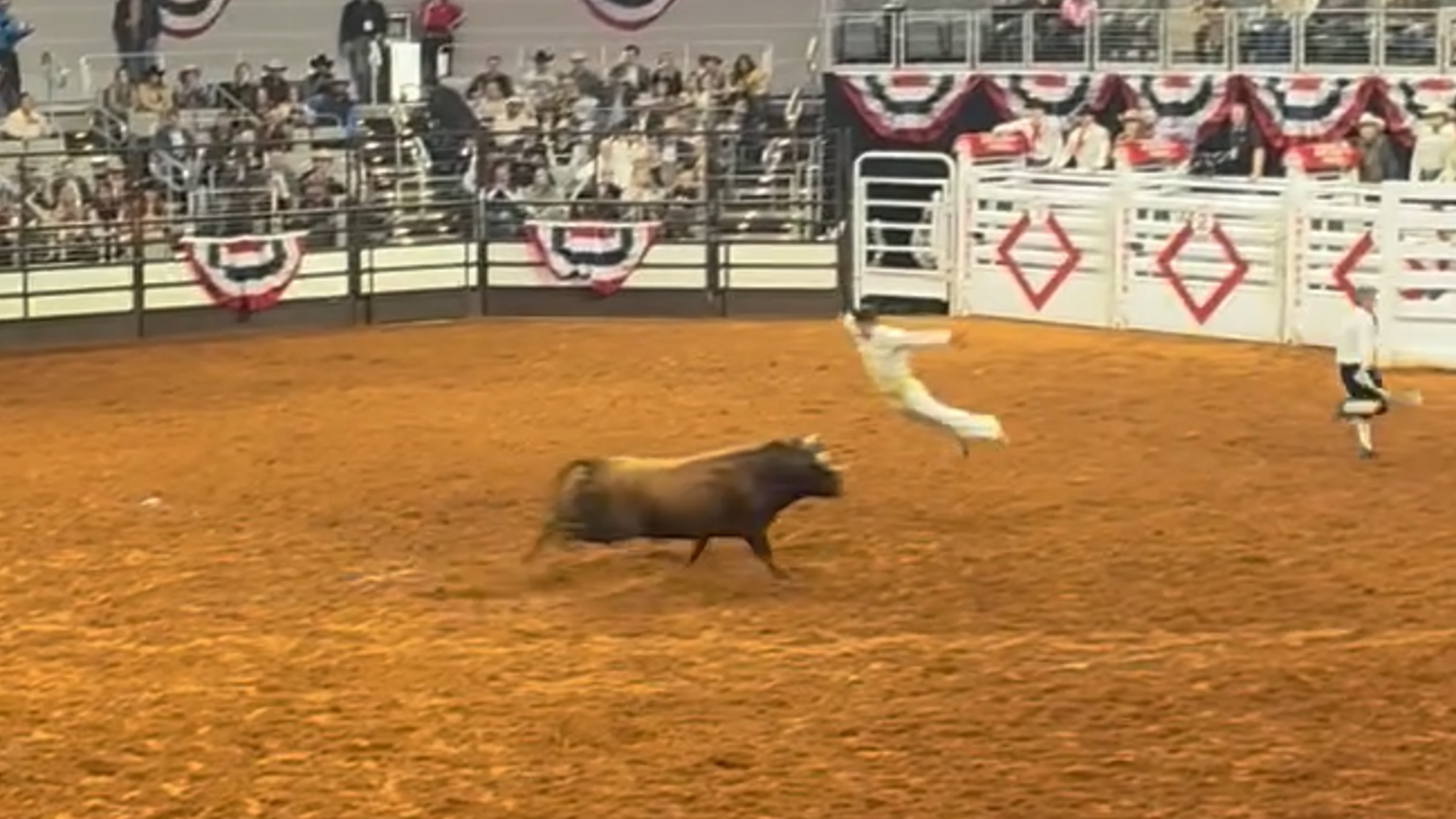 Emmanuel “Manu” Lataste's jump over a charging bull