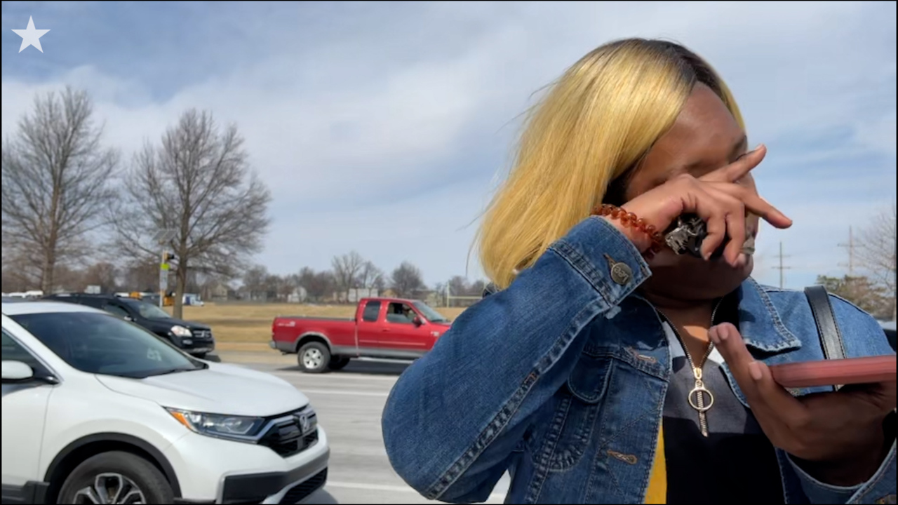 Mom talks to daughter over phone who is still inside Olathe school, tries to calm her down