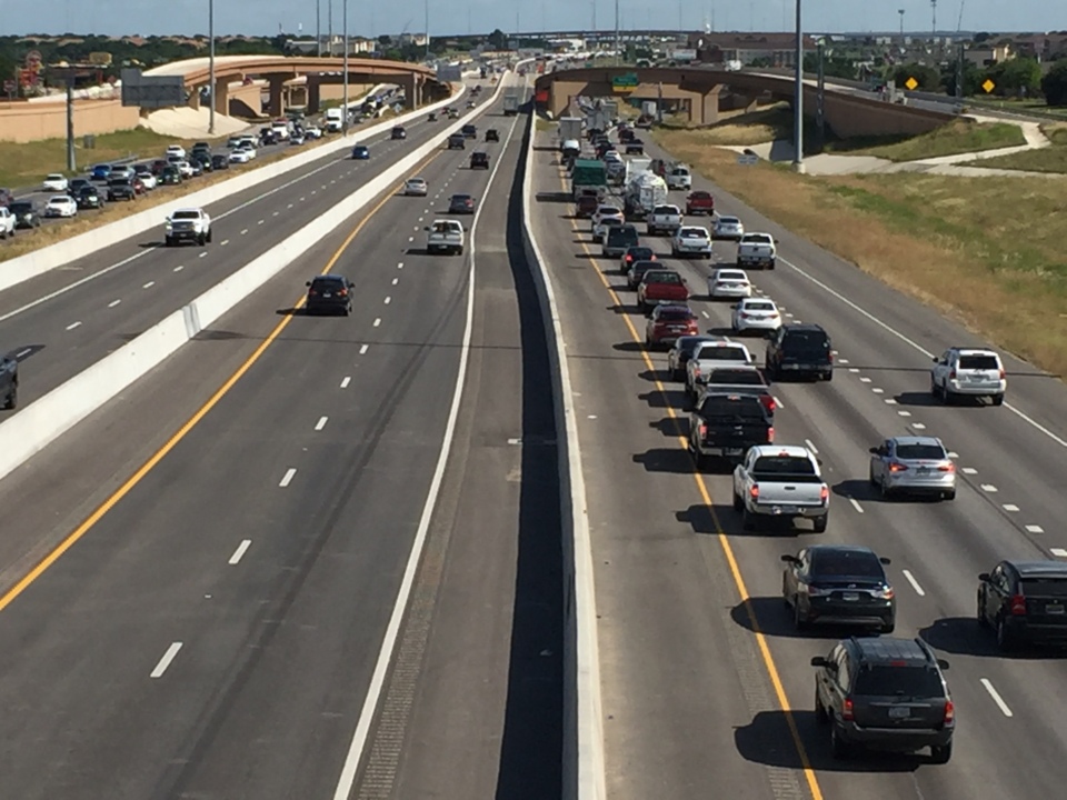 Driving on I-35W this weekend? Watch out for these lane closures
