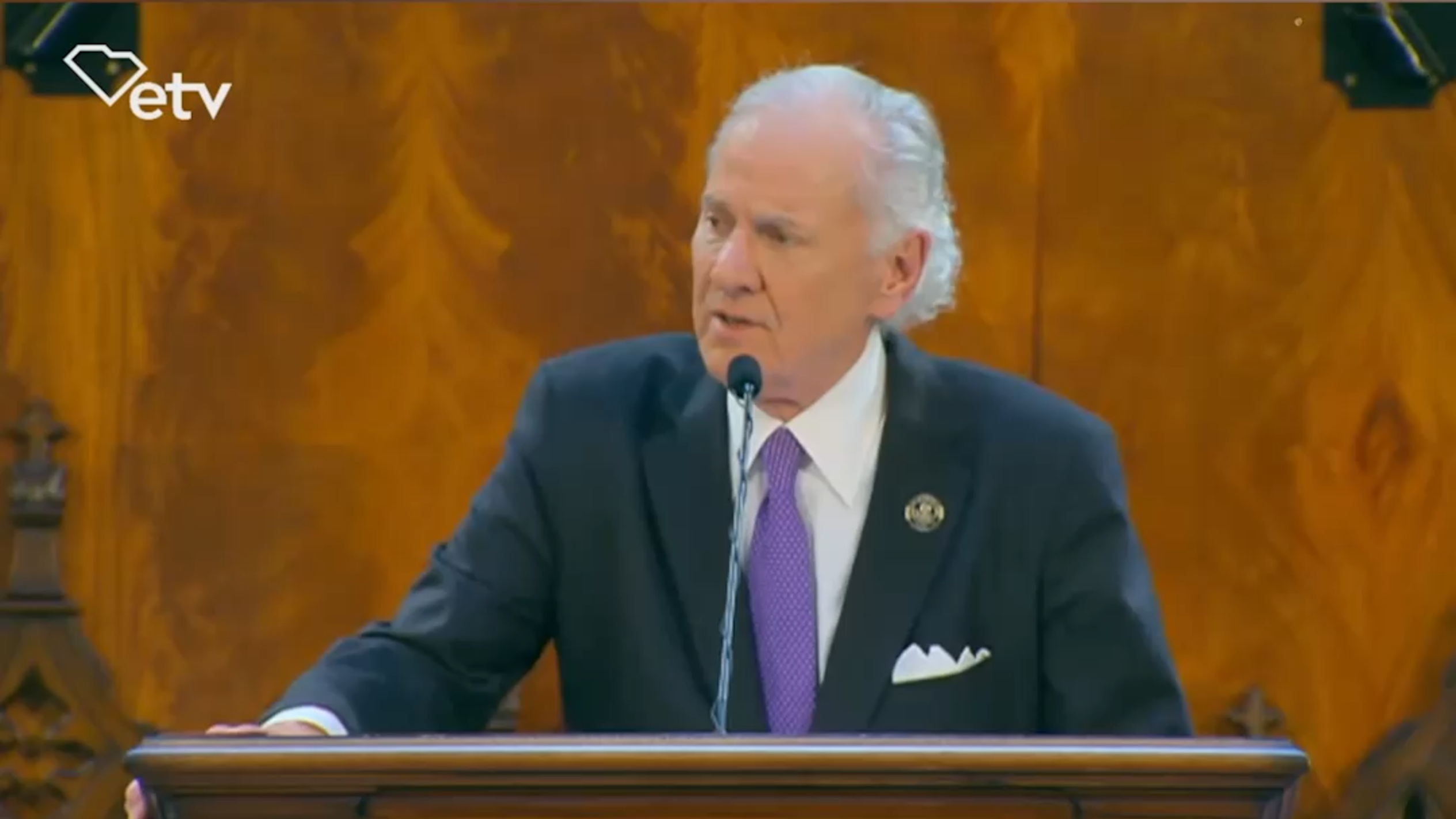 South Carolina raises teacher salaries, cuts vacancies