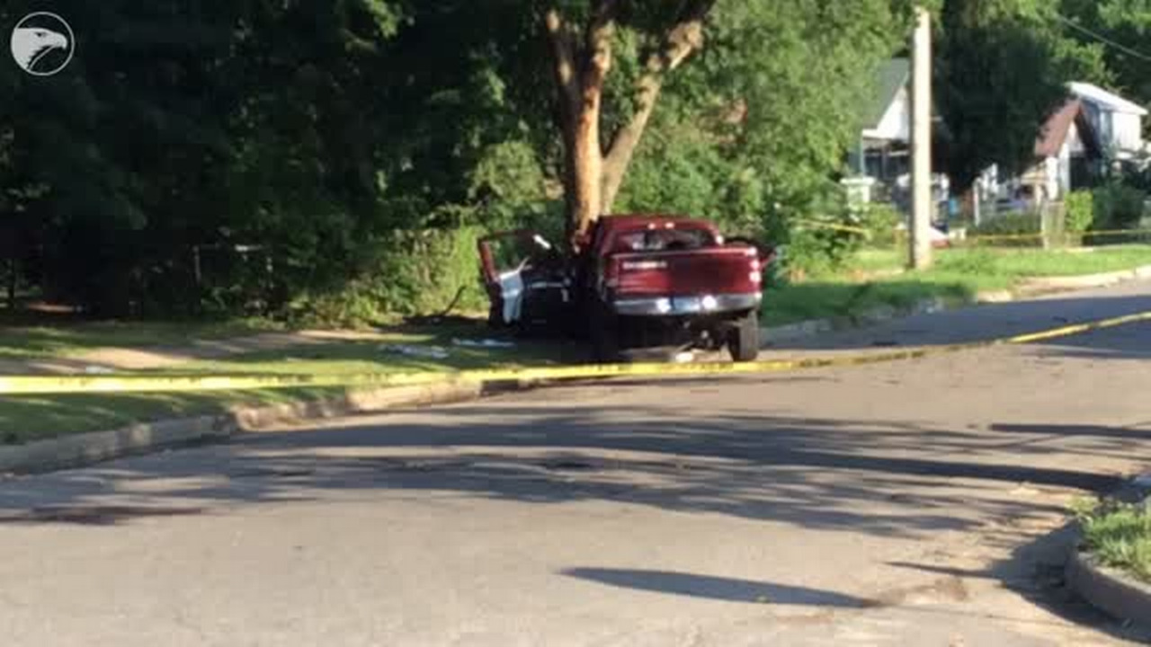 Man dies after crashing into tree | Wichita Eagle