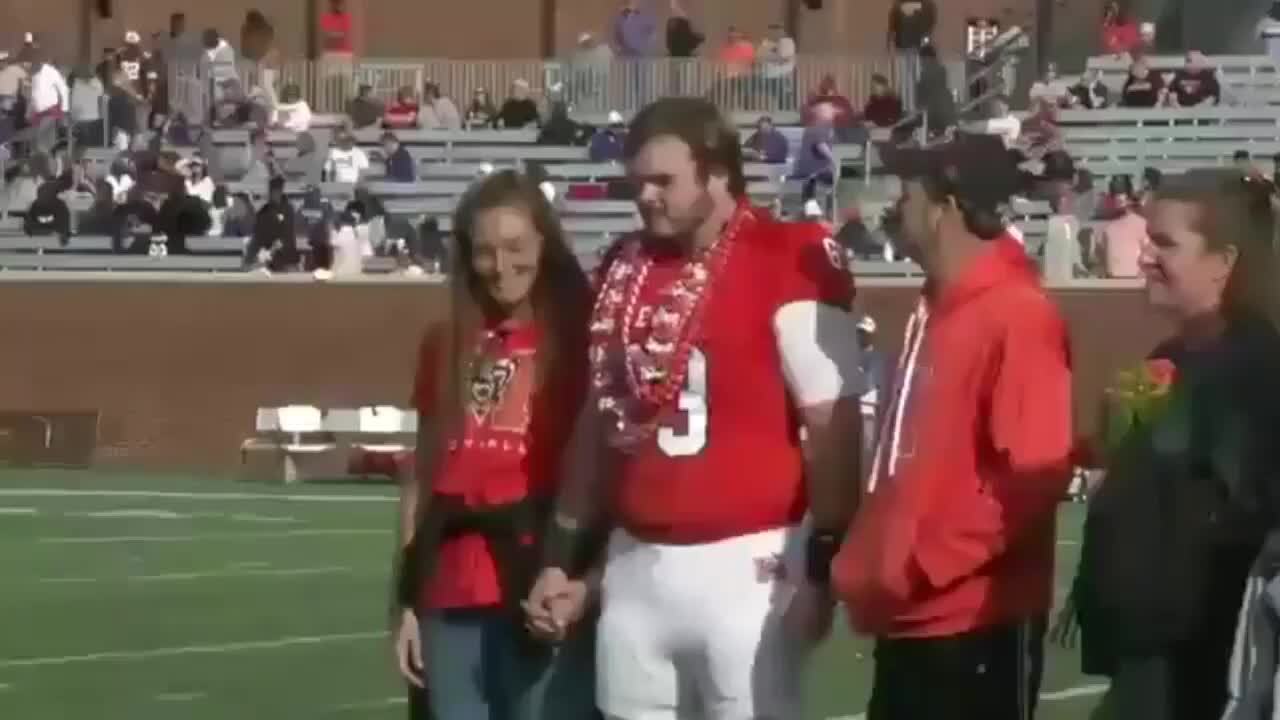 Georgia football player gets help from game announcer for proposal