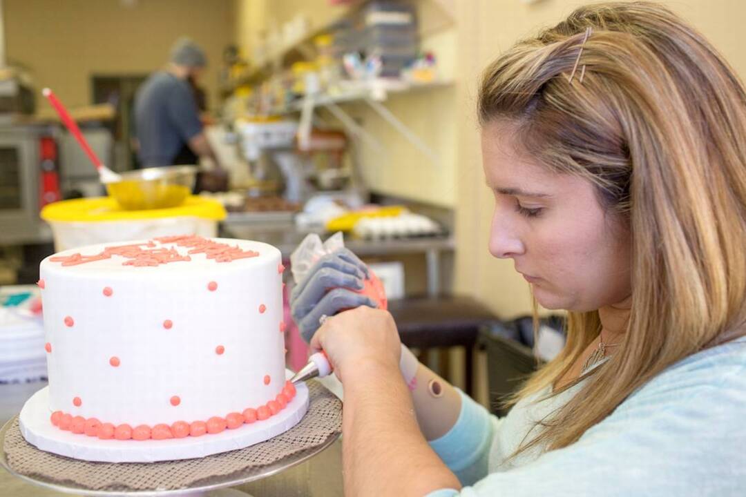 Cake decorator uses robotic prosthetic arm