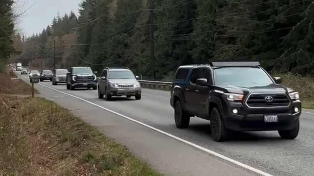 Bellingham's Samish Way sees 30 vehicles in one minute from I-5 landslide detour
