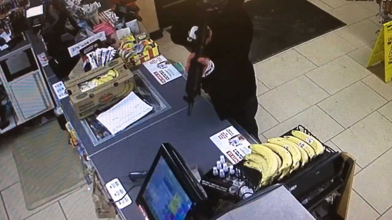 Video shows suspect robbing Fort Worth, TX gas station | Fort Worth ...