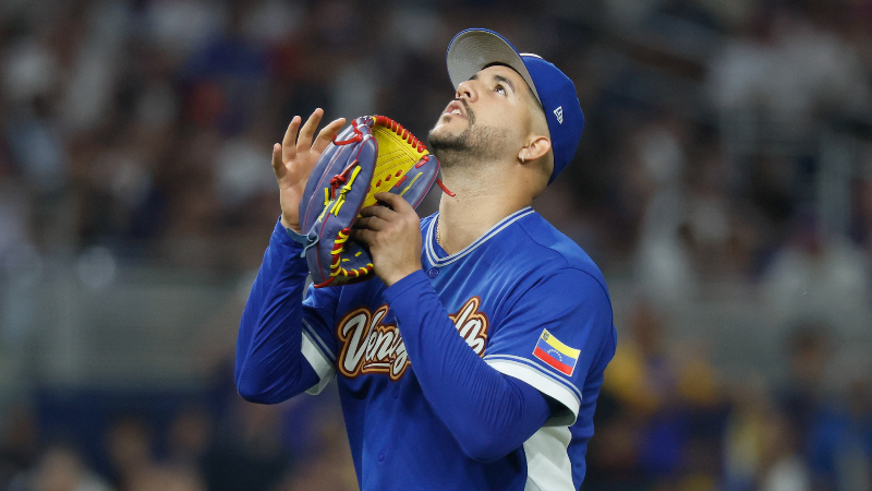 Interview with Venezuela pitcher Enmanuel de Jesus after 8-5 win over Japan