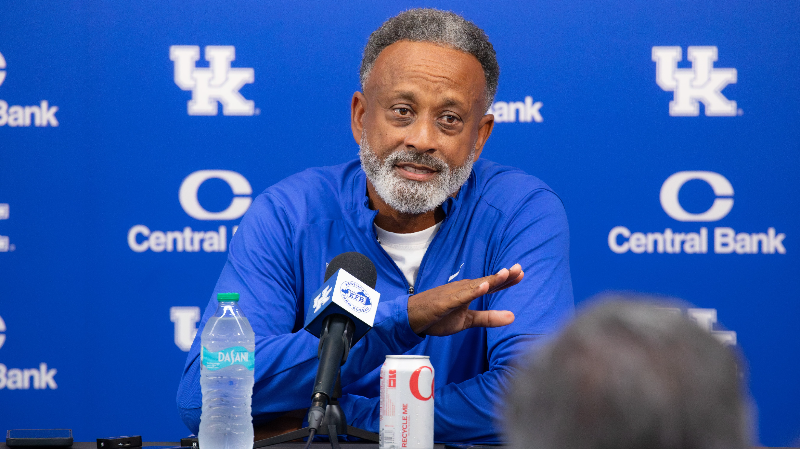 Kenny Brooks on signing Ayanna Patterson