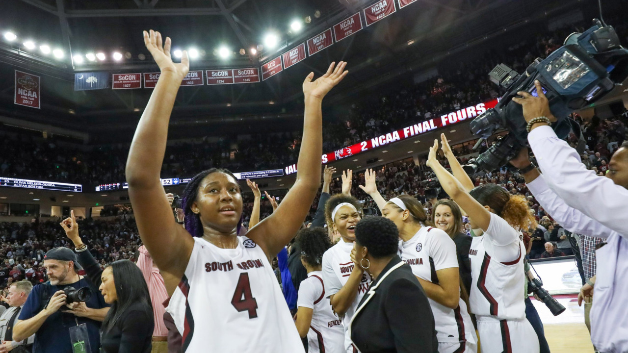 USC battles UConn in women’s basketball action