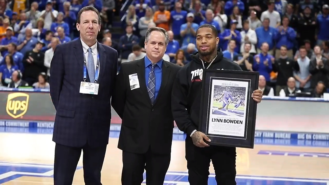 Lynn Bowden accepts 2019 Kentucky Sports Figure of the Year award