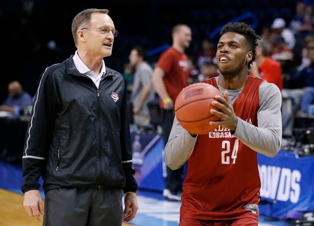 Shooting three-pointers with Buddy Hield
