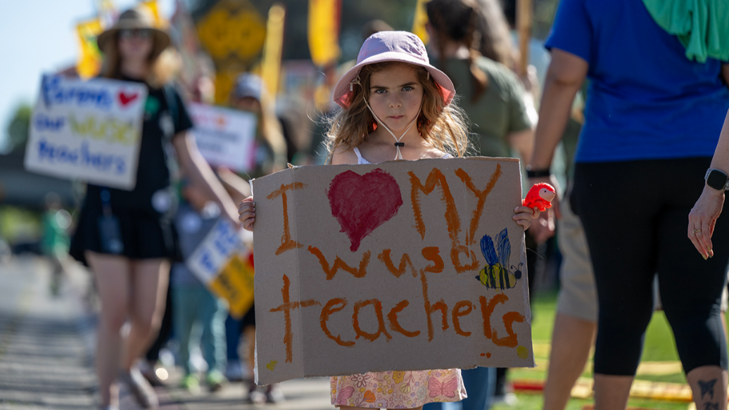 See Washington Unified teachers picket for contract in West Sacramento
