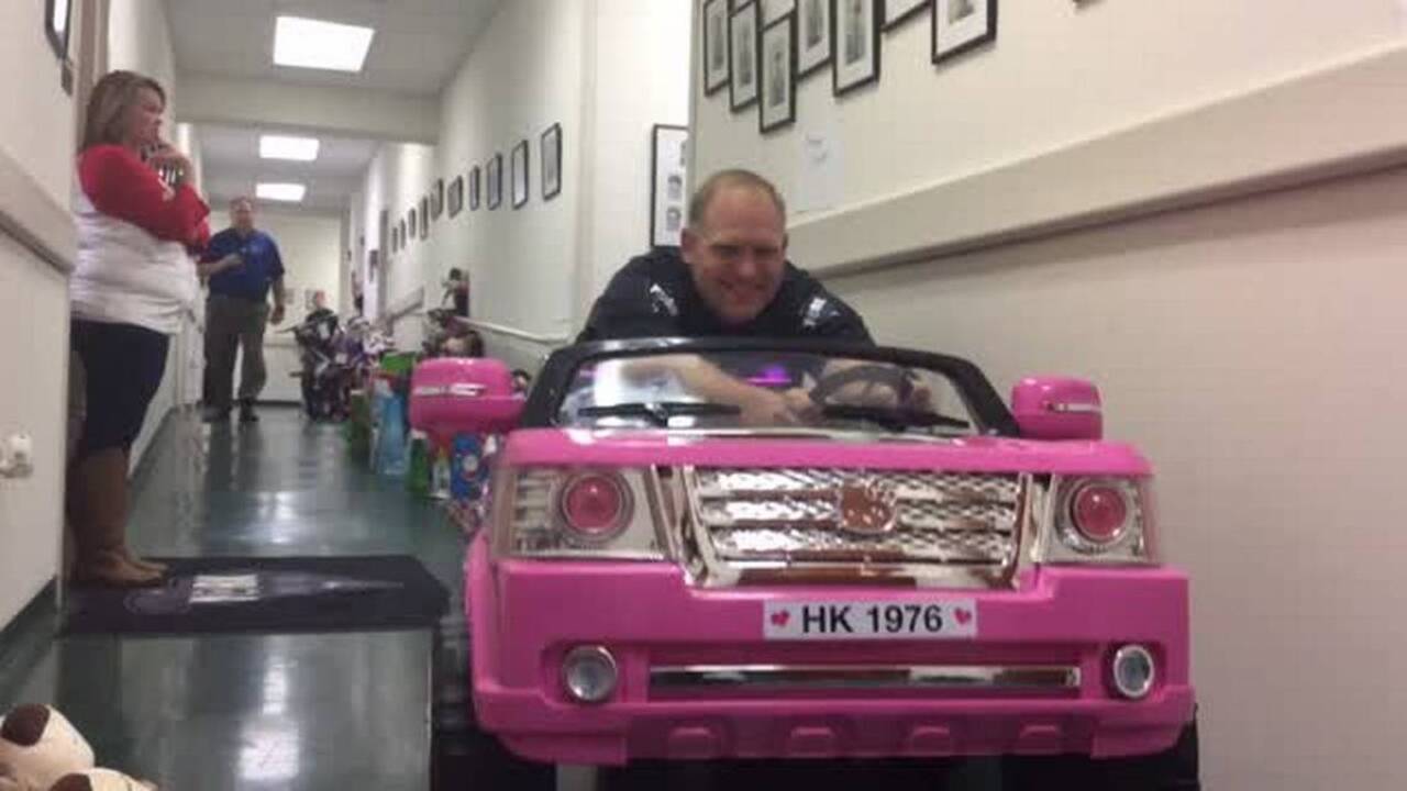 In York, Santa wears blue and tries to drive a pink car