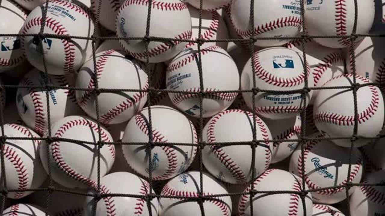 Giants win two series while A's put on power display