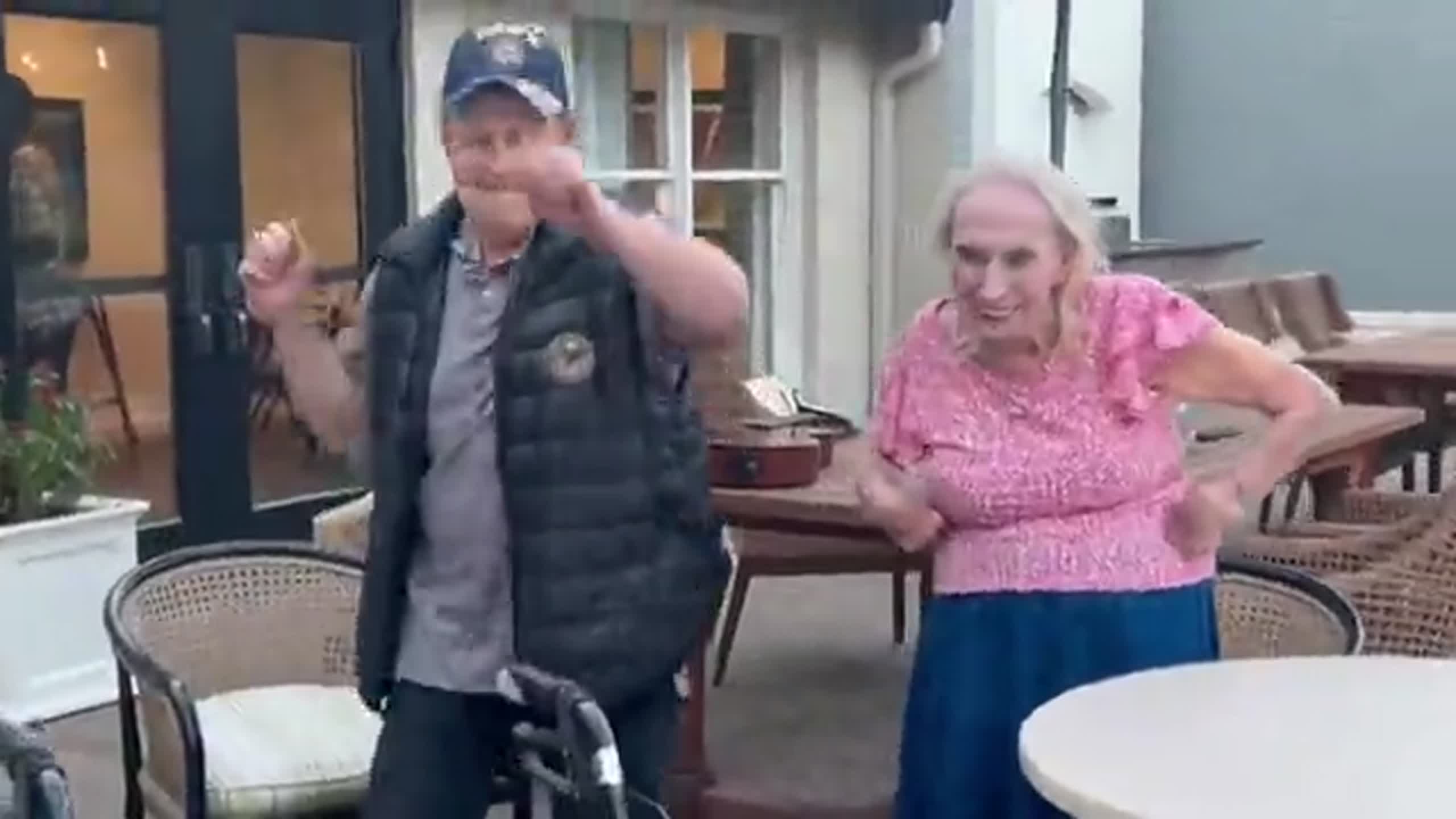 Blues artist sparks dance party at Lexington assisted living. ‘Music can be a healer’