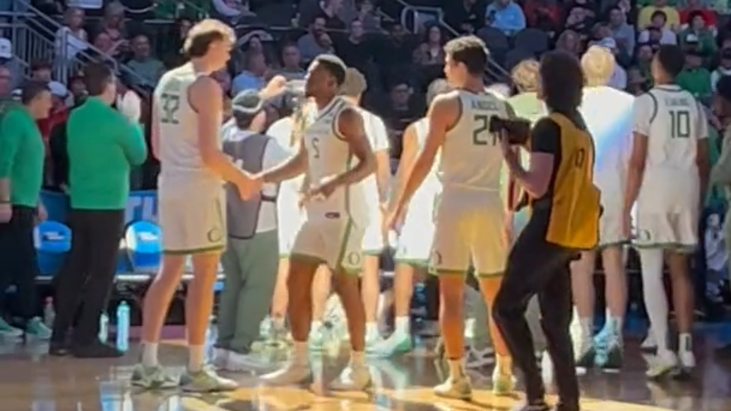 Shelstad, Oregon Ducks fly over 12 seed Liberty, get old Pac-12 foe Arizona in 2nd round