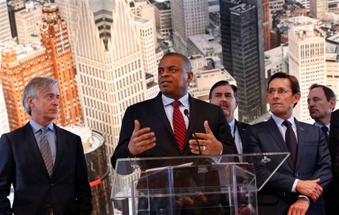 Video: Top U.S. transportation official likes self-driving cars