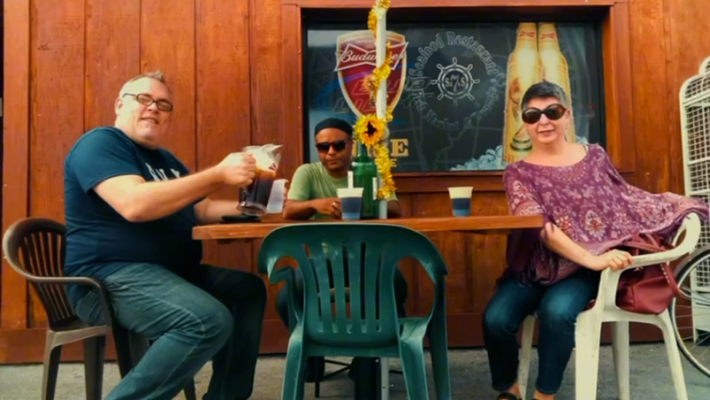 Vanito Brown canta a los amigos