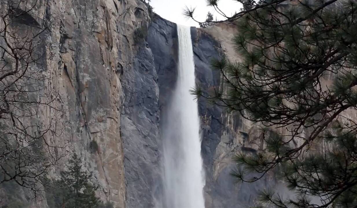 Heavy snow melt unleashes roaring Yosemite waterfalls