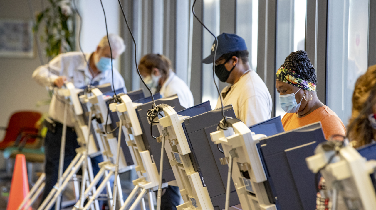 Illinois shatters previous record for advance voting, according to election officials