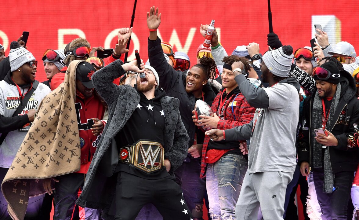 Travis Kelce channels Jonny Gomes with epic speech at Chiefs’ Super Bowl celebration