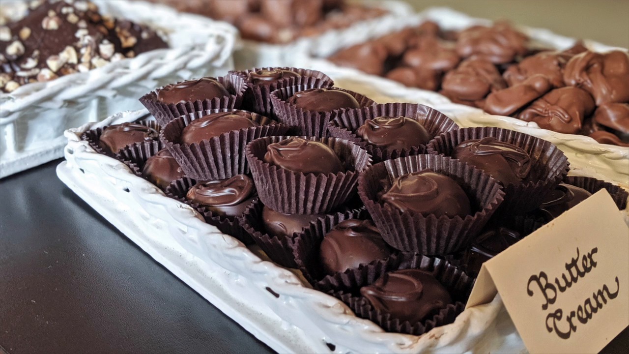 ‘It’s a happy place.’ Chocolate shop celebrates 70 years of sweet tradition in Bradenton