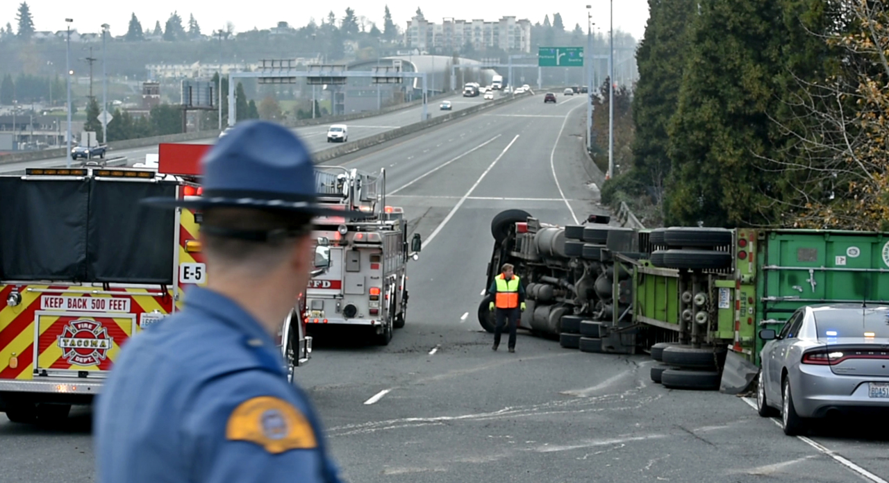 Overturned semi blocks ramp to 705 in Tacoma; driver unhurt (Video ...