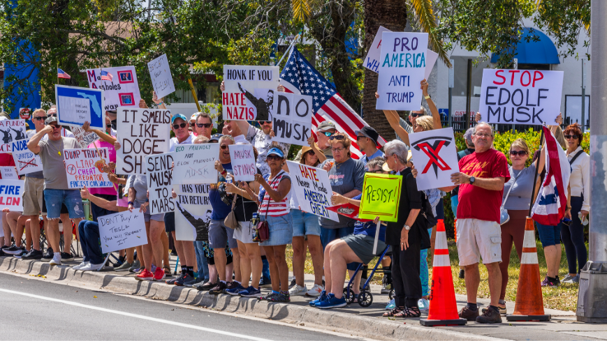 Hundreds pile onto Elon Musk at weekly protest outside Fort Lauderdale Tesla showroom