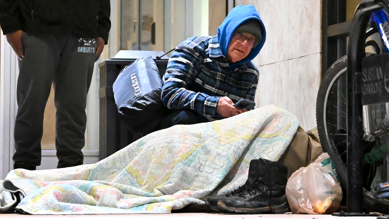 Volunteers seek to count persons who are experiencing homelessness