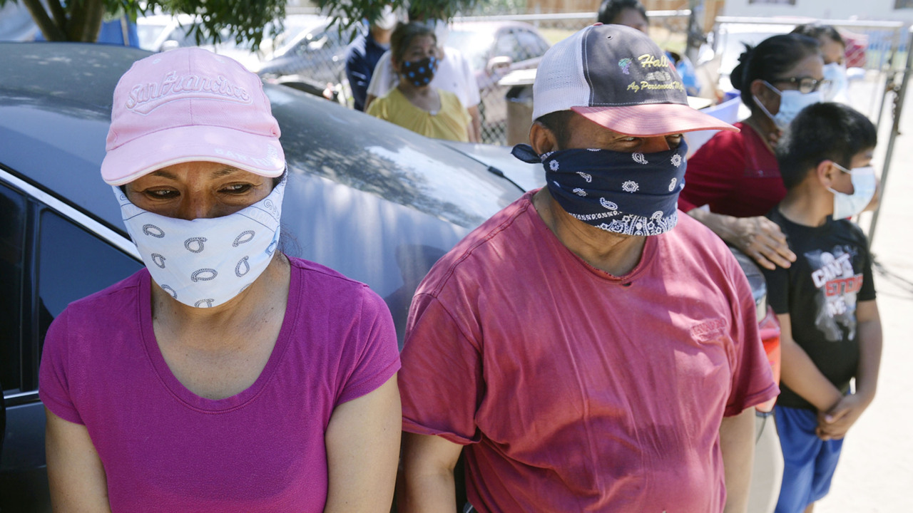 ‘We are all vulnerable right now.’ Latino Valley leaders call for farmworker COVID-19 aid
