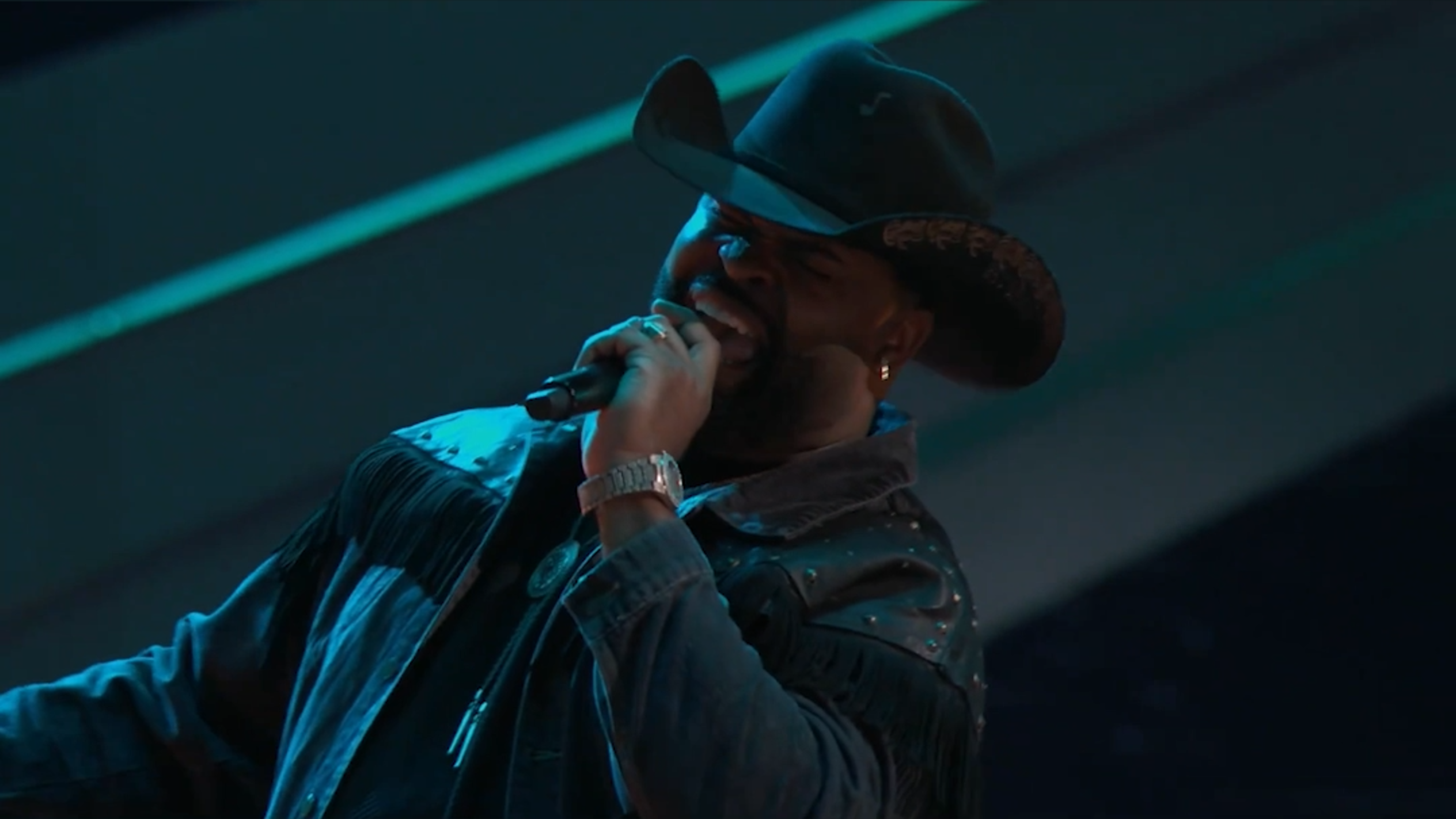 See Tacoma man win over coaches on ‘The Voice’