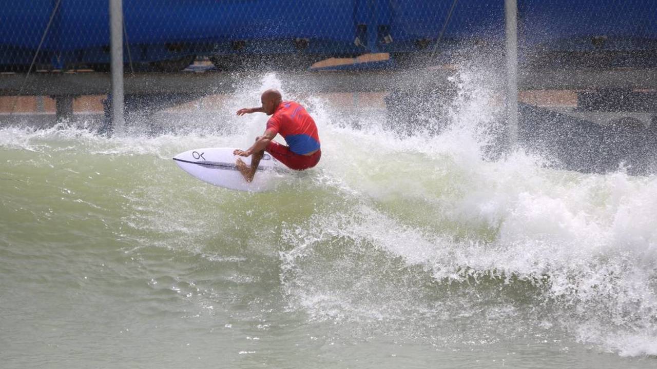 Top surfers compete in first round of Founders Cup on ‘perfect wave’ in Lemoore