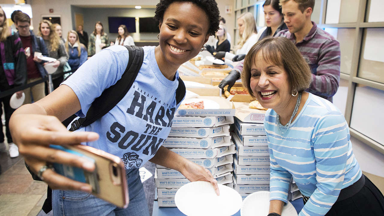 UNC-Chapel Hill chancellor says goodbye with pizza and Carolina blue cupcakes