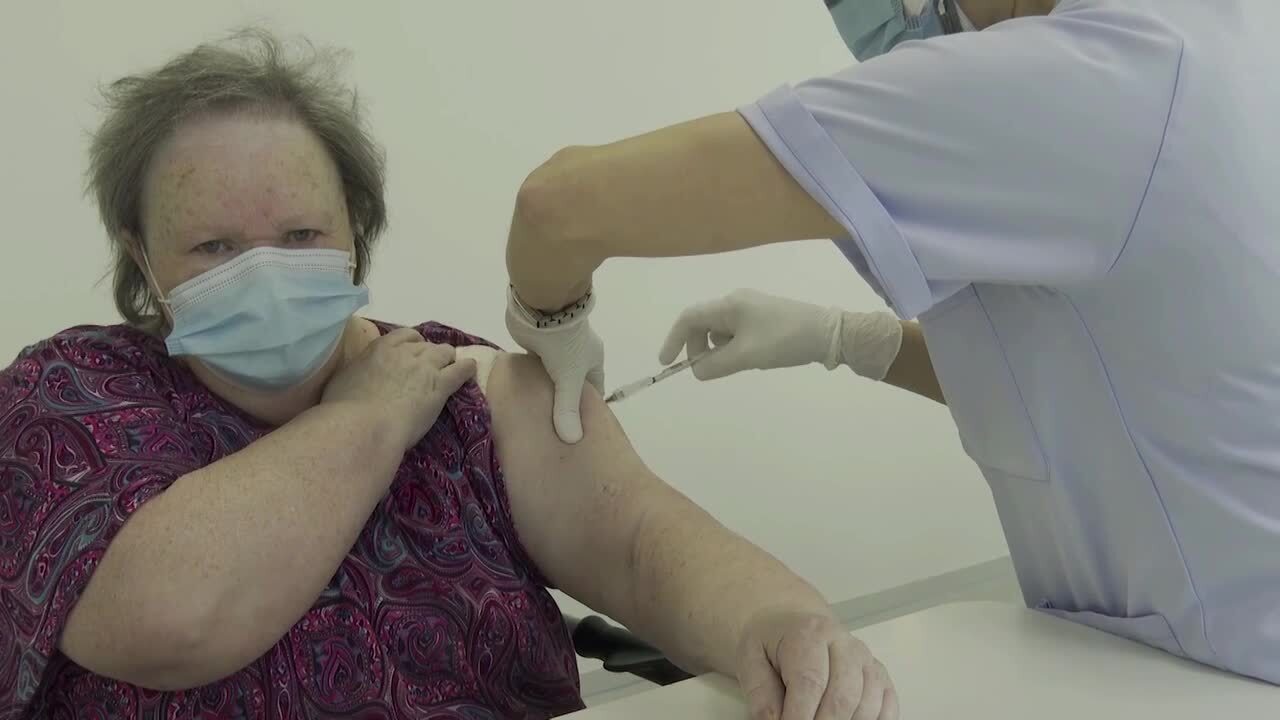 Agencia Europea de Medicamentos ve vínculo claro entre vacuna de AstraZeneca y trombos