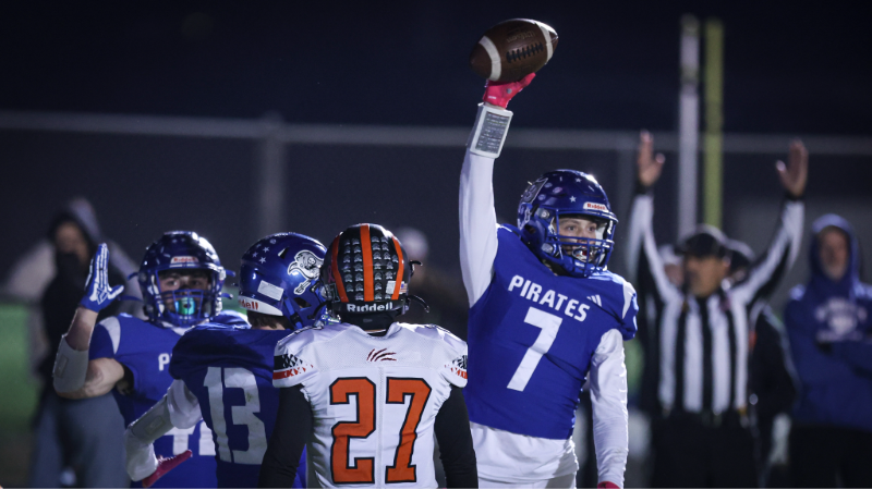 Morro Bay falls to Selma 32-28 In CIF Central Section Championship