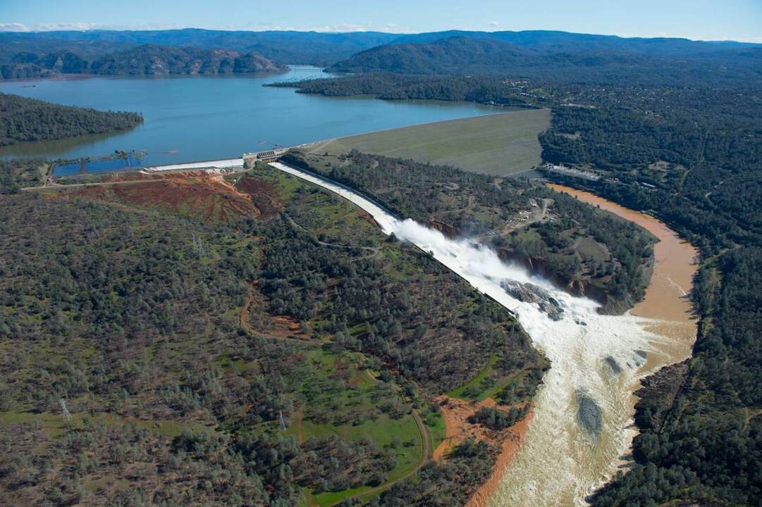 Emergency flooding at Oroville Dam halts fishing in Feather River