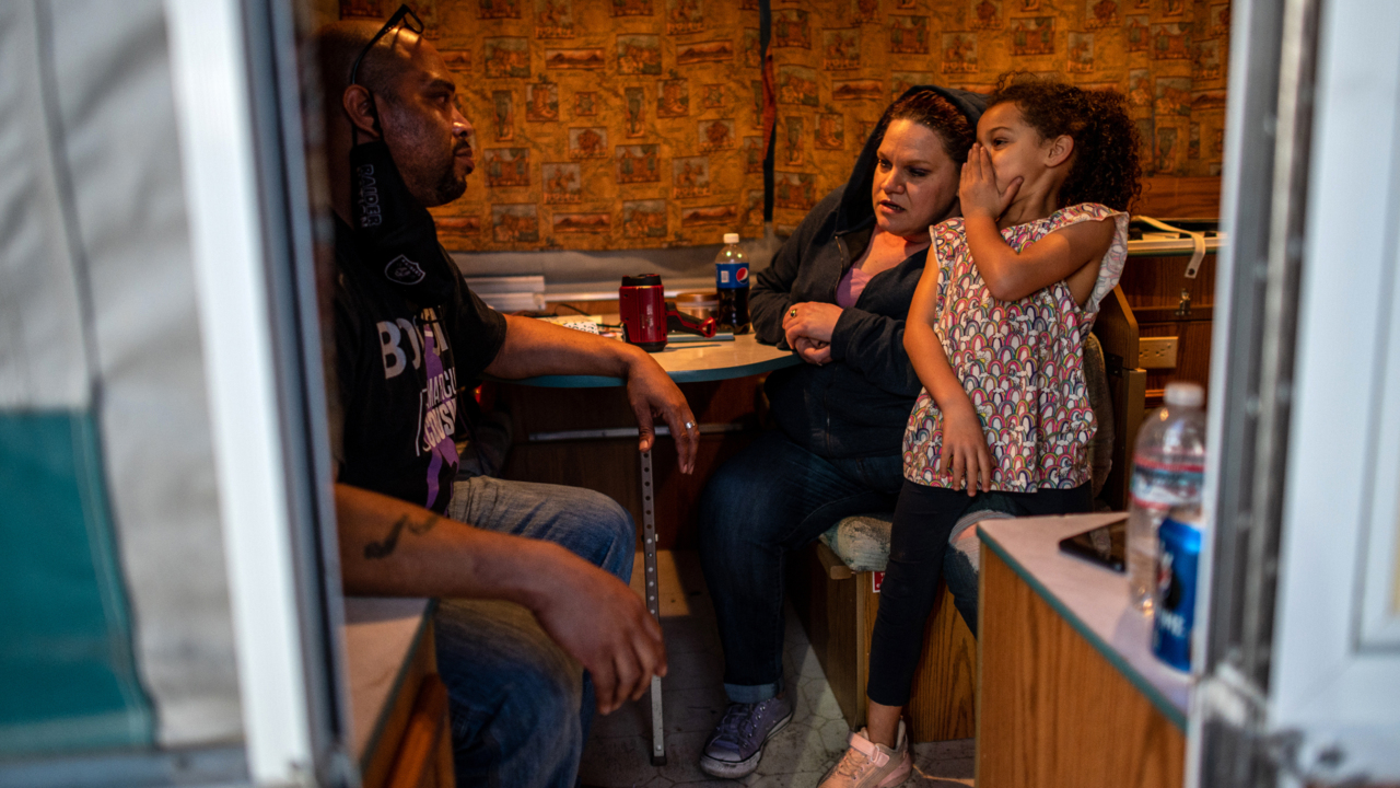 ‘I’m trying to keep it together.’ See the plight of a homeless family in Sacramento