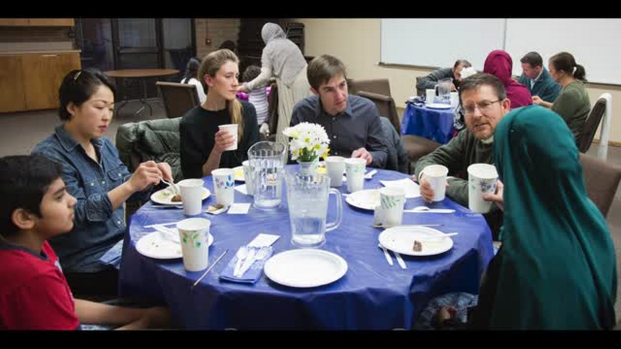 Boise Muslims and Christians share dinner and their faiths