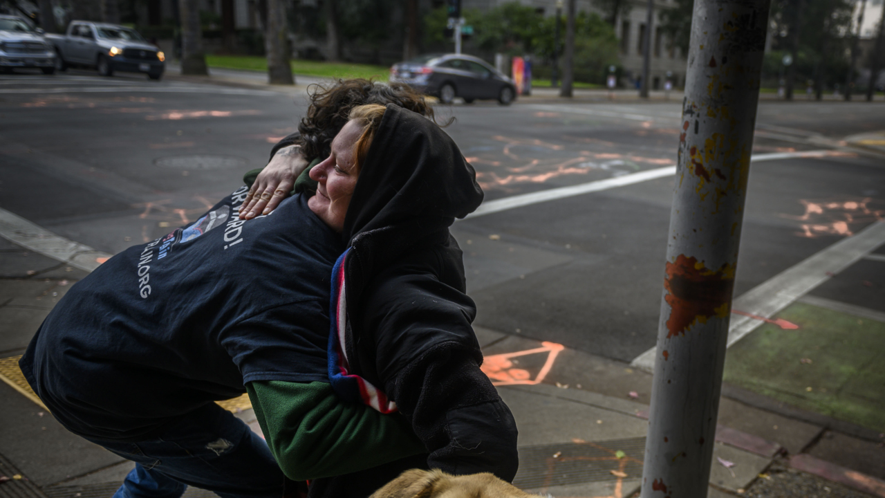 Crowdfunded effort to provide ‘free hugs’ arrives in Sacramento for first time
