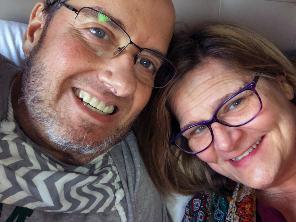 Couple share message of hope after successful kidney transplant surgery