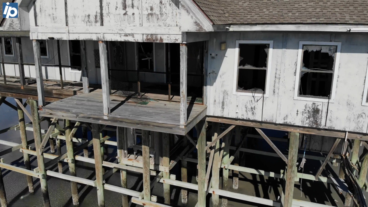 Video shows school’s lab on SC barrier island in ocean +25 years later
