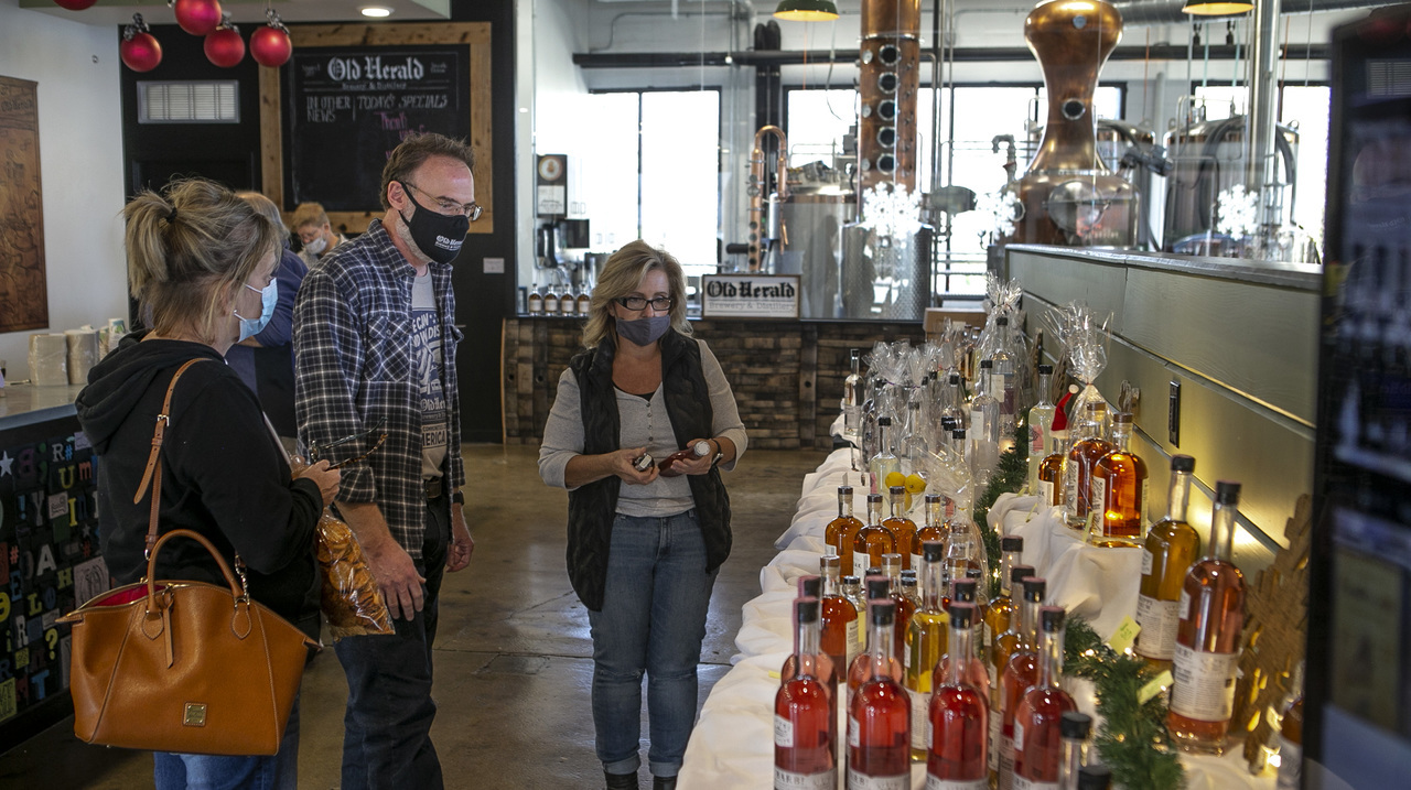 COVID-19 restrictions prompt Collinsville, Illinois, brewery and restaurant to open holiday market