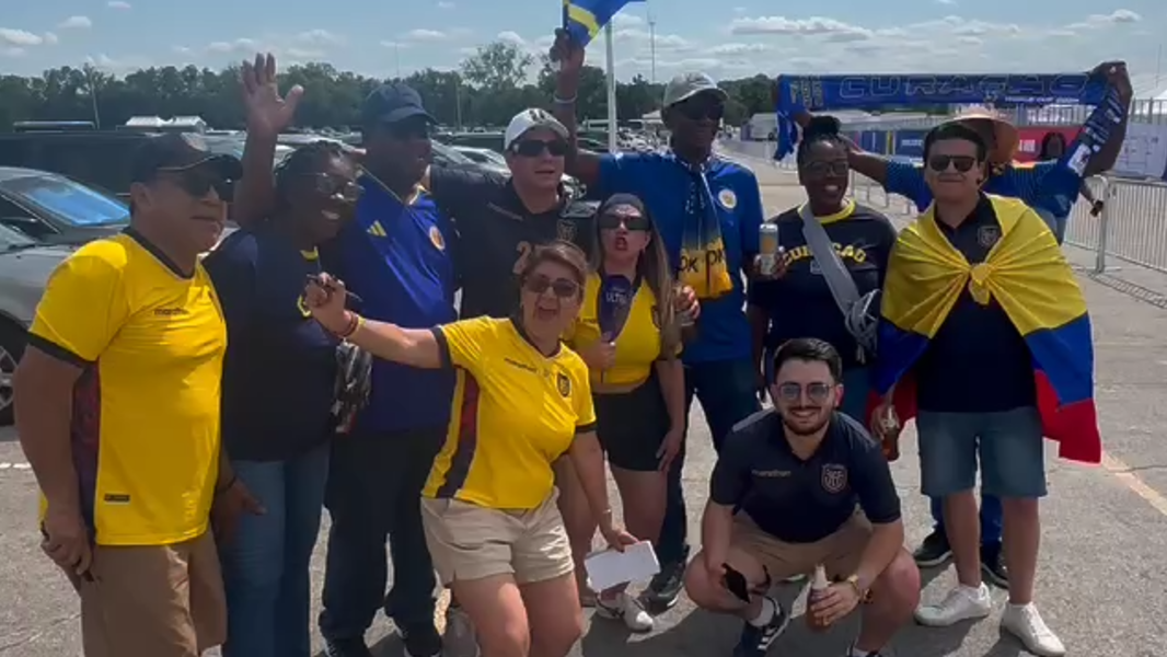 Ecuador and Curacao fans mingle before World Cup match in KC