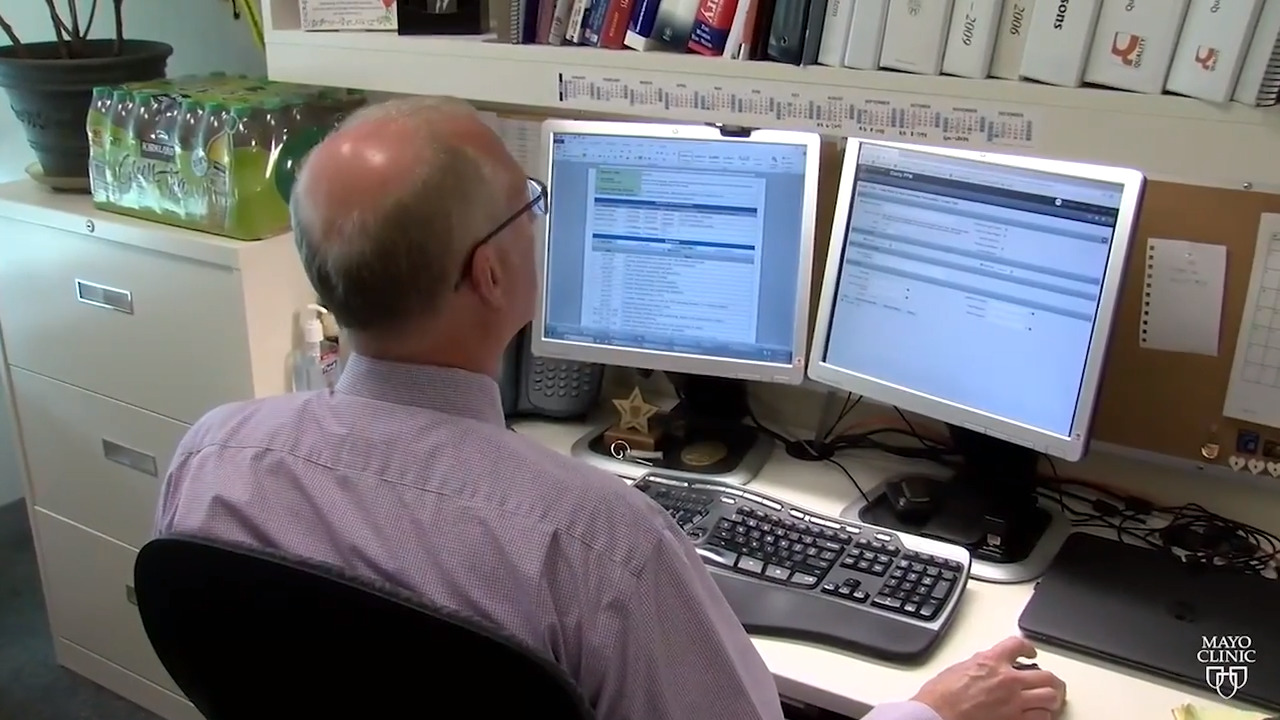 Mayo Clinic: Treating male and female hair loss