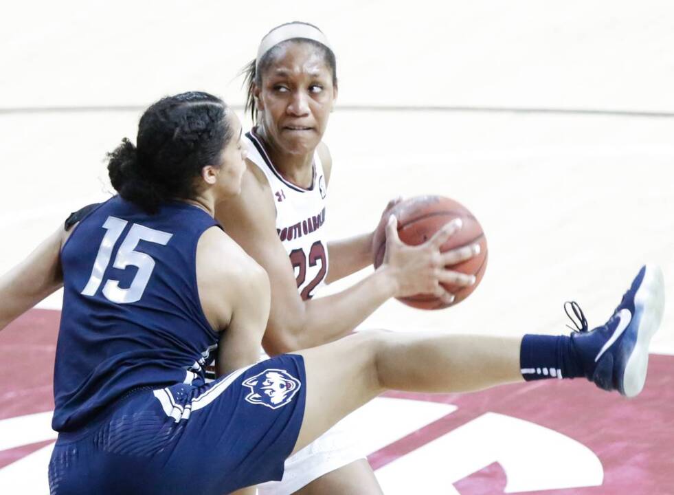Dawn Staley proud of USC's play against Connecticut