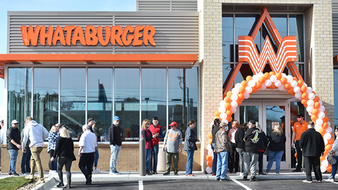 Whataburger opens to long lines, happy customers, in Lee’s Summit