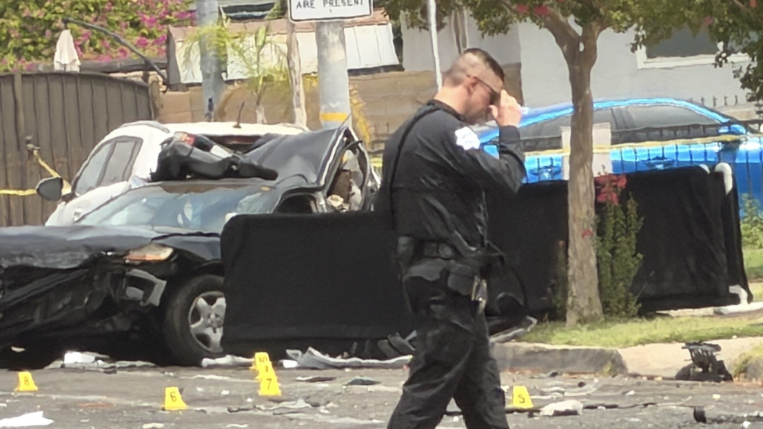 1 person killed in four-vehicle crash in Fresno