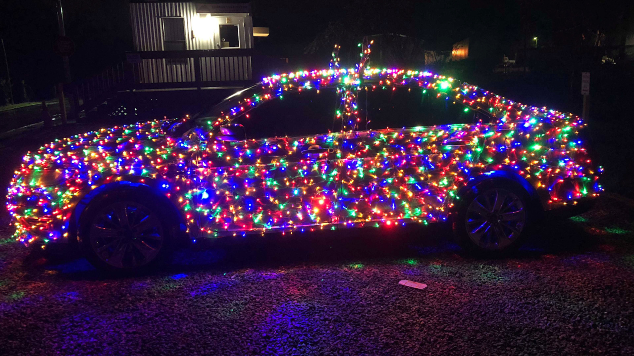 Beaufort man is back to ‘spread the glow’ with his light-up car this Holiday season