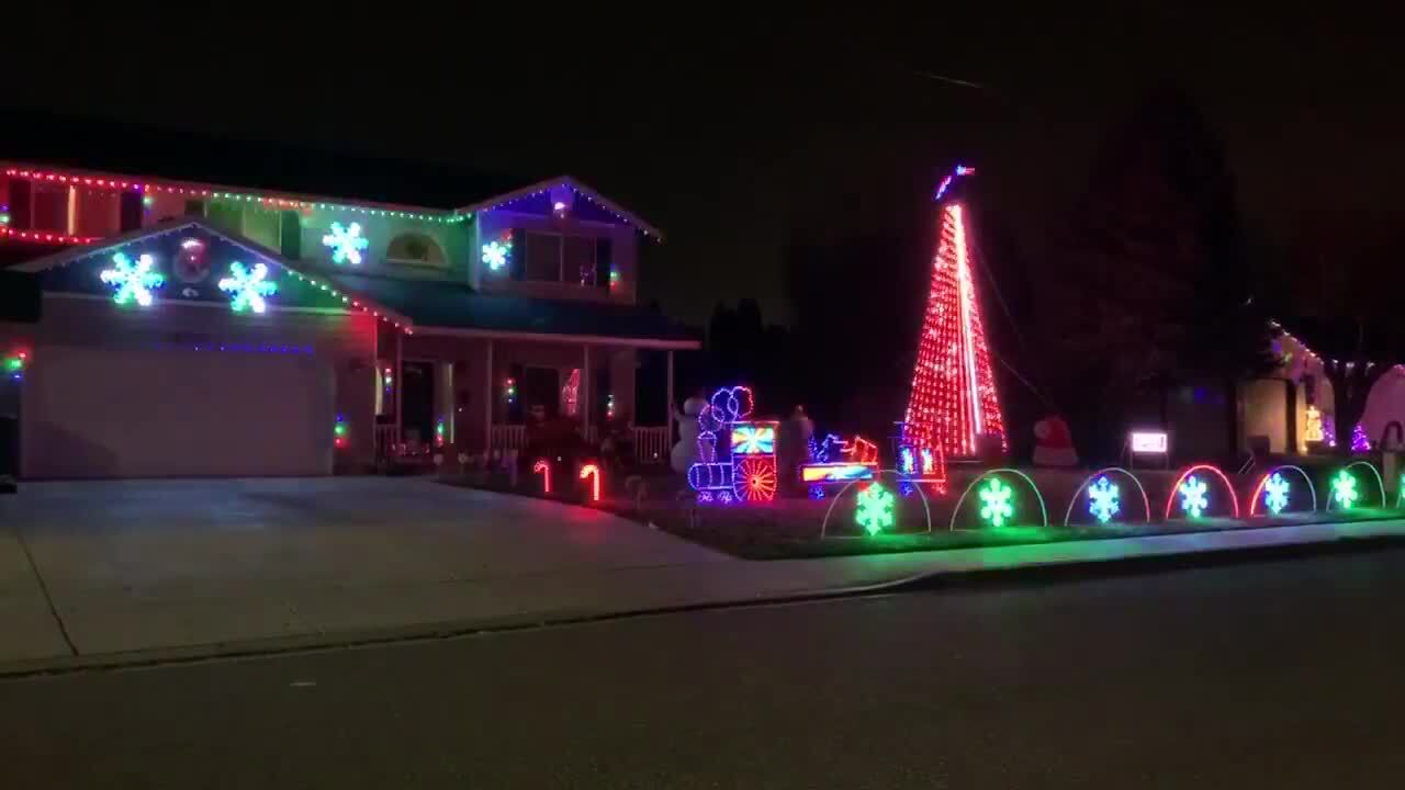 Christmas lights at 4274 Northlake Dr. in West Richland