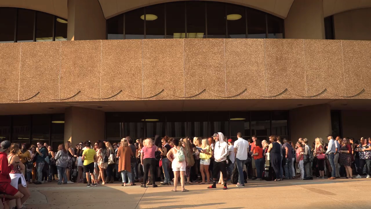 Hundreds line up for Wichita ‘Idol’ auditions, including local singers, finalist from ‘The Voice’