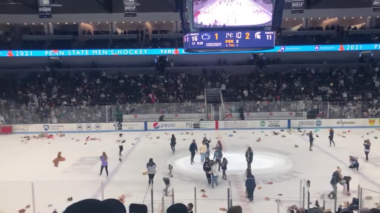 Penn State men’s hockey falls to Michigan State in annual Teddy Bear Toss game